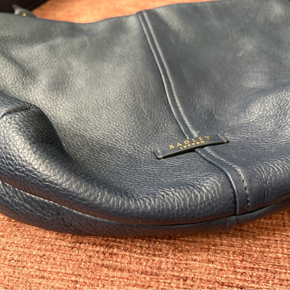 Authentic Radley London Navy Blue Leather Shoulder Bag Purse - Picture 3 of 7